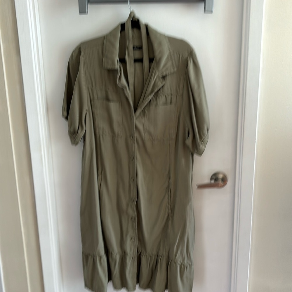 Black tape went green short sleeve buttoned down dress